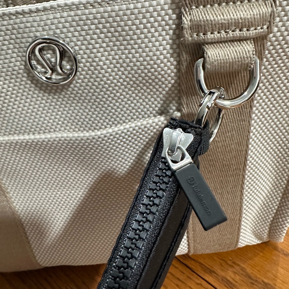 Lululemon Cream Tote Bag mini - Picture 6 of 10